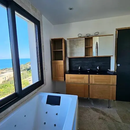 Belle Avec Piscine Et Vue Mer- Village