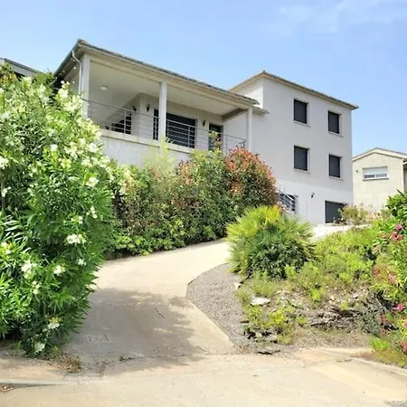 Belle Avec Piscine Et Vue Mer- Village Villa
