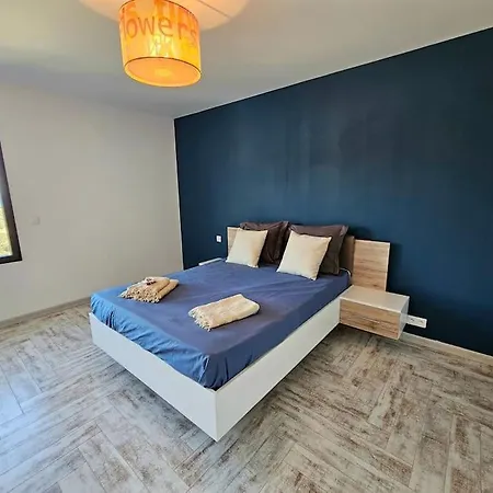 Belle Avec Piscine Et Vue Mer- Village *