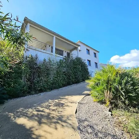 Villa Belle Avec Piscine Et Vue Mer- Village